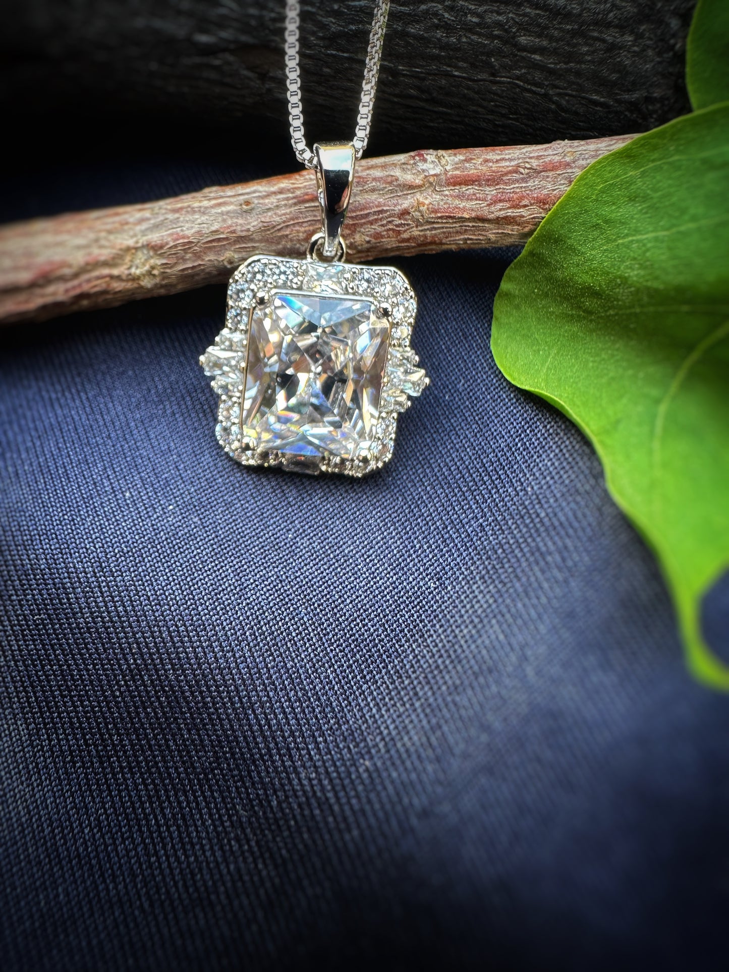 Classic Diamond Pendant (1 pcs)