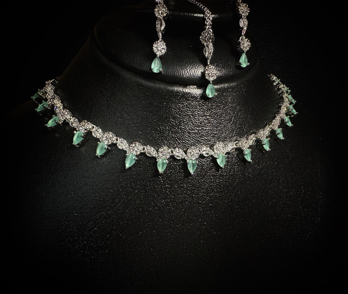 Emerald Dewdrop Diamond Necklace Set (4 Pcs)