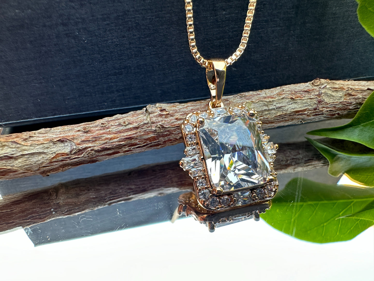 Classic Diamond Pendant (1 pcs)